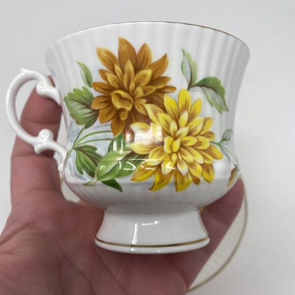 🔴 Elizabethan Staffordshire Bone China Tea Cup And Saucer October - Picture 8 of 10